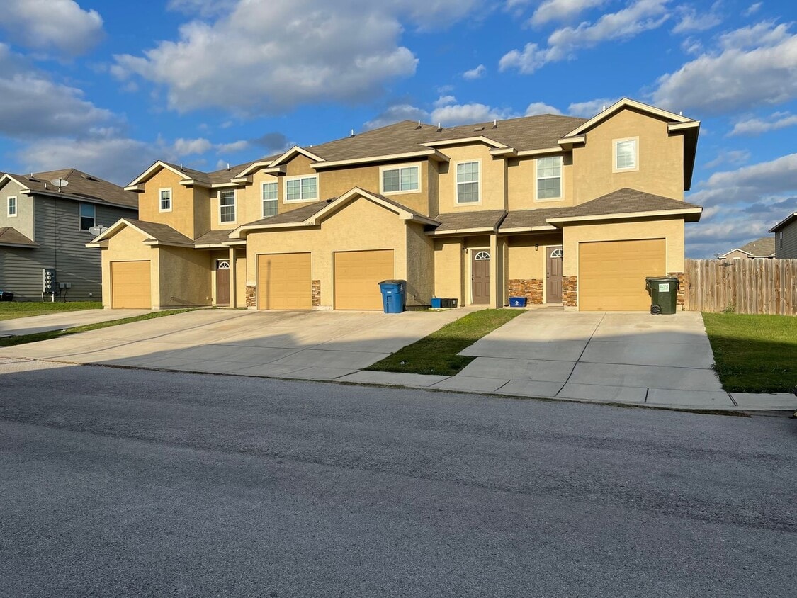 Primary Photo - Town home for rent