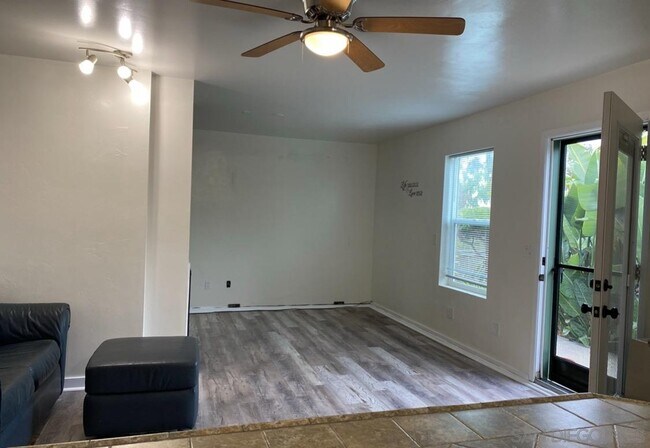 Building Photo - 2945 Highland Dr