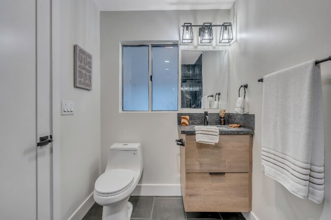Foto del edificio - 685 N Hickory St