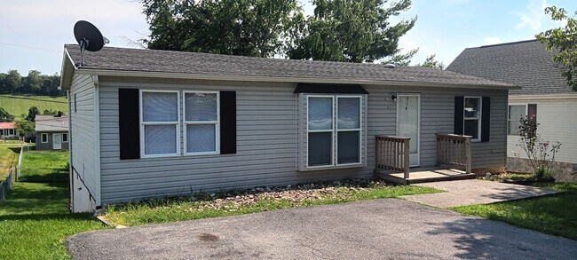 Building Photo - Christiansburg, 3 BR / 2 BA, Available Now