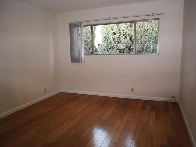 Foto del edificio - 760 W Huntington Dr