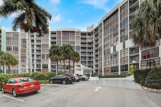 Building Photo - 400 Leslie Dr