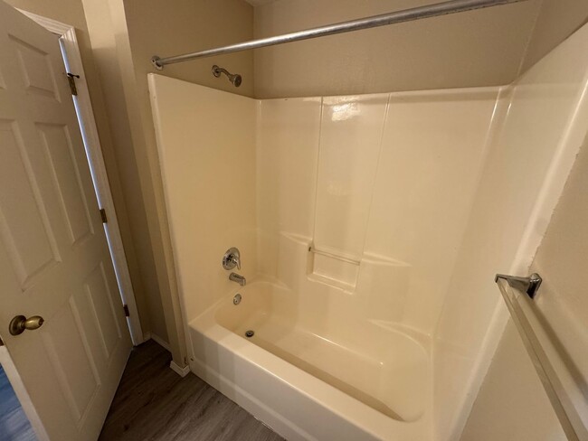 Foto del edificio - 2 bedroom 2 bath apartment at Clifton Heig...