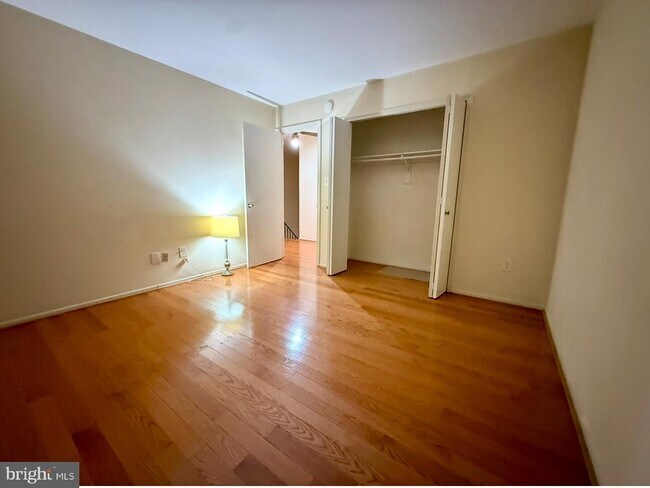 Foto del edificio - 9531 Burdett Rd