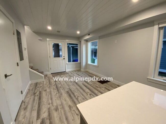 Building Photo - One Bedroom ADU in Lents!