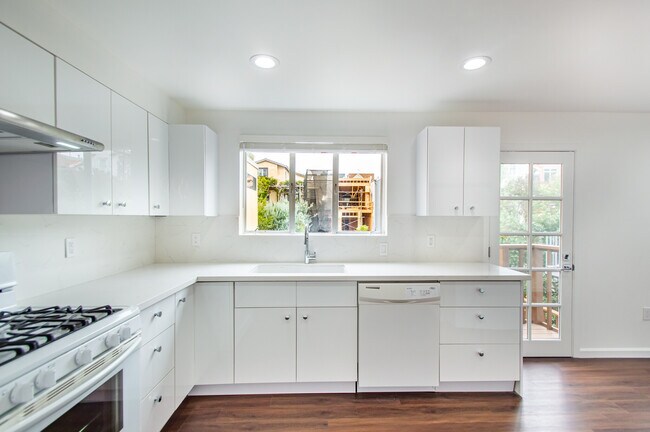 Building Photo - 224 27th St