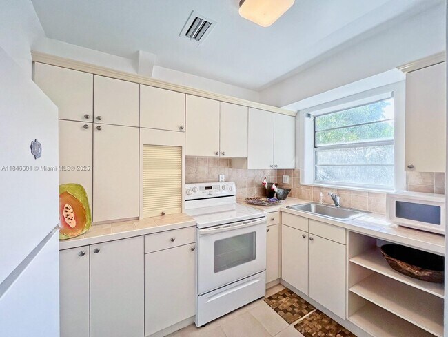 Building Photo - 7880 SW 55th Ave