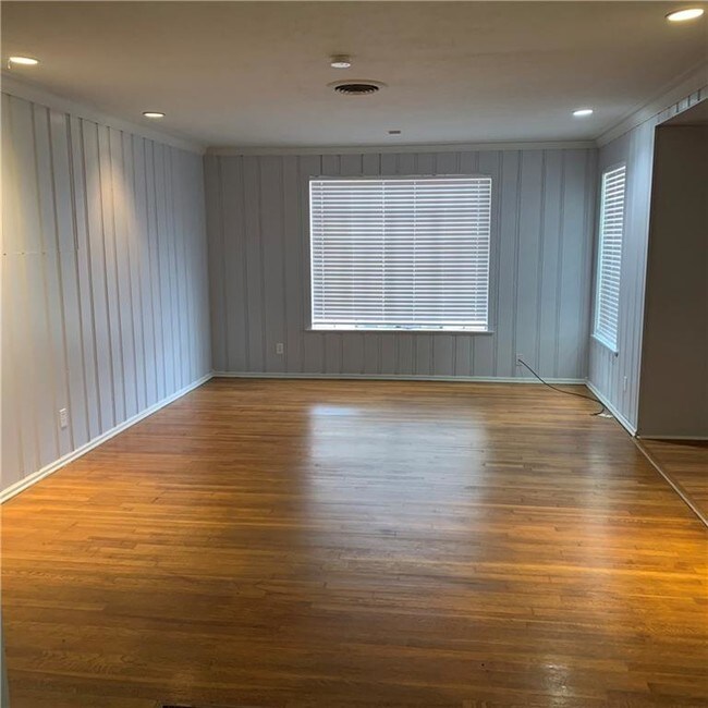 Foto del edificio - 3313 S University Dr