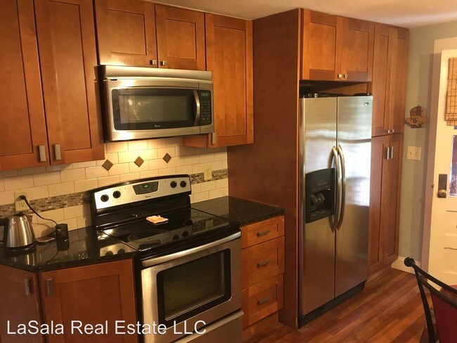 Building Photo - 3 br, 1.5 bath House - 5 Stebbins Brook Ln
