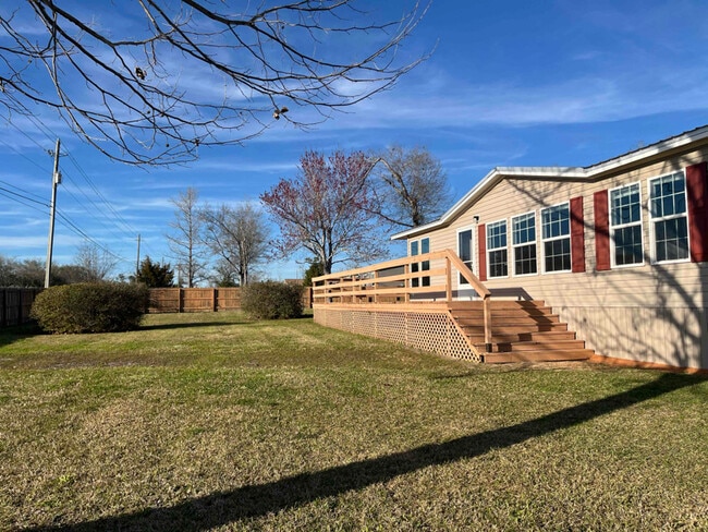 Building Photo - 7720 Hwy 2301