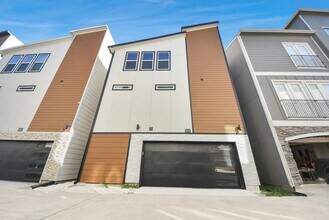 Building Photo - 604 W 28th St