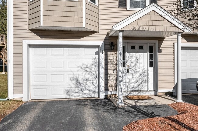 Building Photo - 262 Littleton Rd