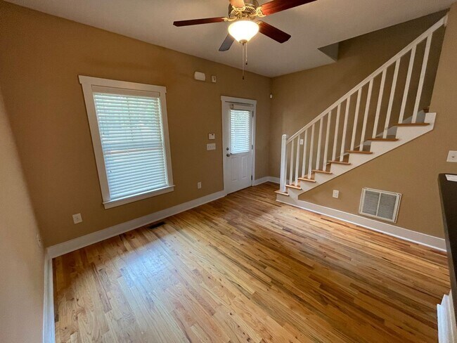 Foto del edificio - PRE-LEASING FOR AUGUST 2026!