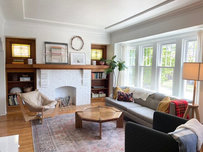 Foto del edificio - 5028 W Wells St