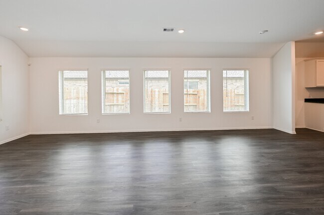 Foto del edificio - 5228 Pine Pass Dr