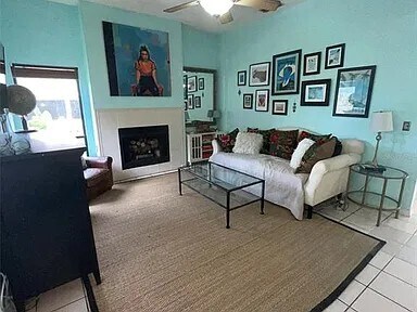 Foto del edificio - 810 Hammockwood Ct