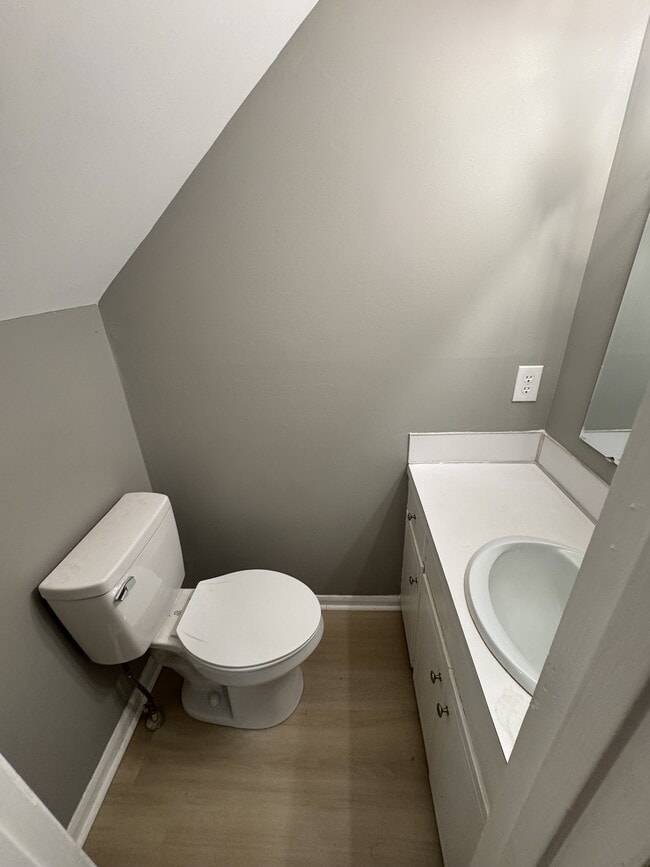 Building Photo - 102 Aqua Ct