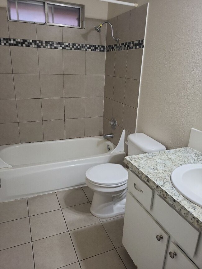 Building Photo - Detached Garage and fenced patio area-Pets Welcome!