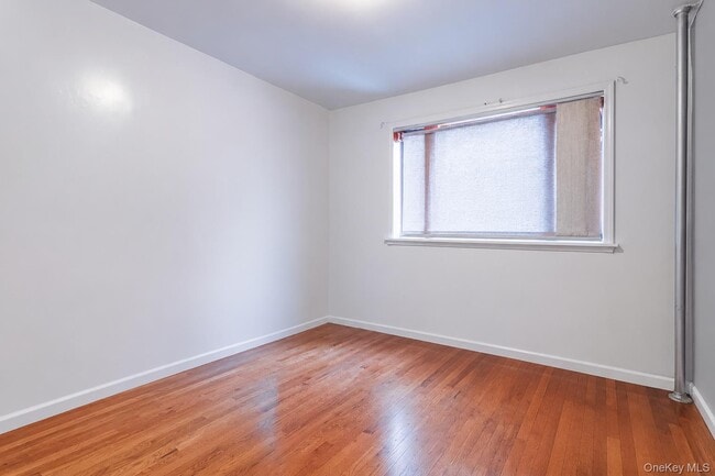 Foto del edificio - 415 E 187th St