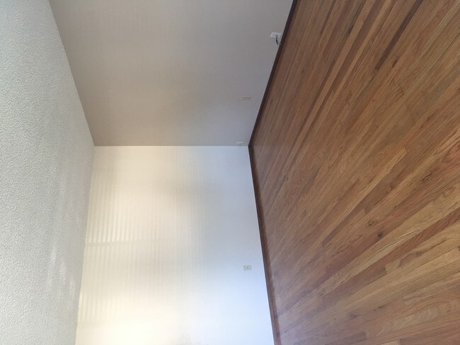 Building Photo - 1113 White Cliff Dr