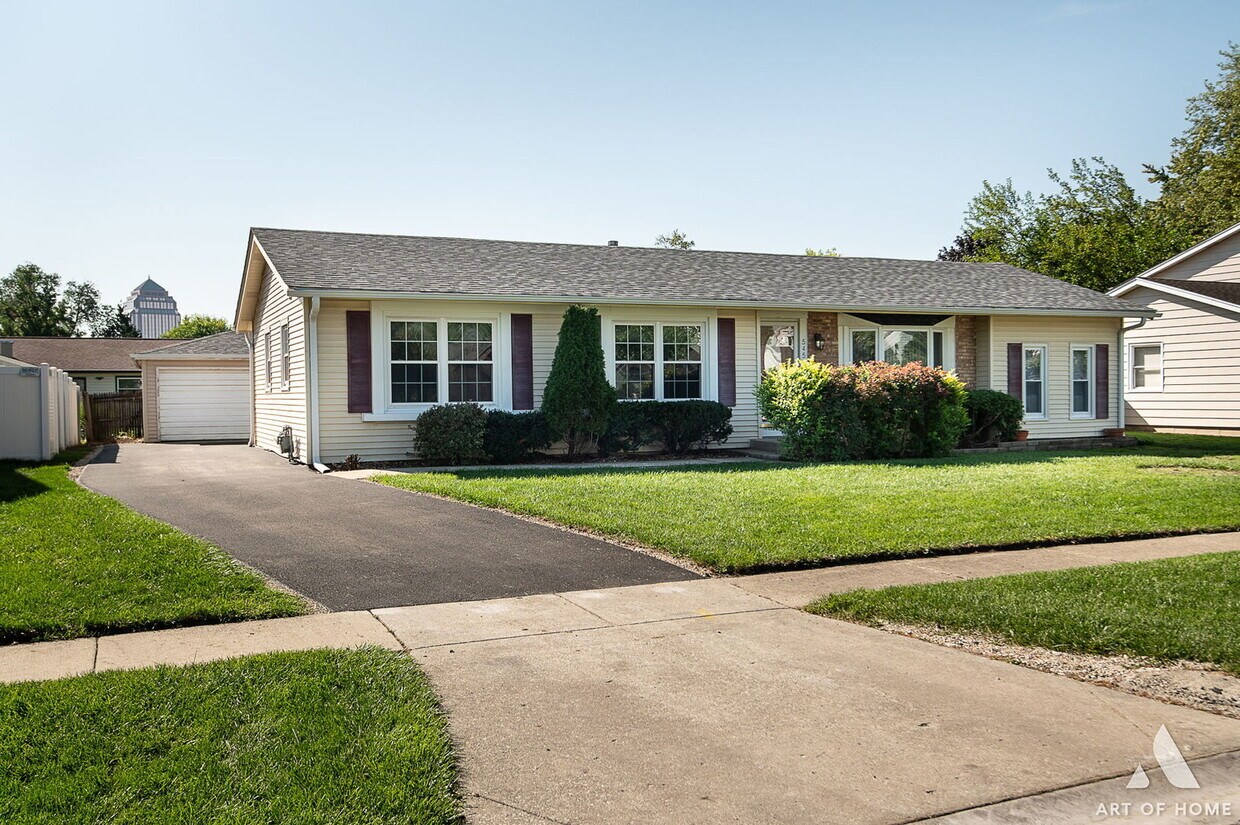 Primary Photo - 545 Lowestoft Ln