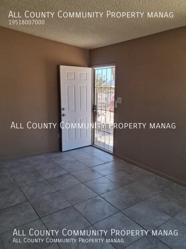 Building Photo - 6082 Daisy-