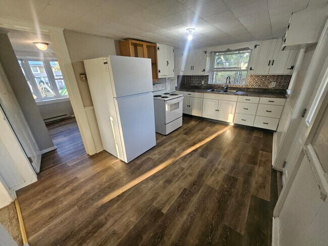 Building Photo - Discover your perfect retreat in the heart of Hustontown, PA!