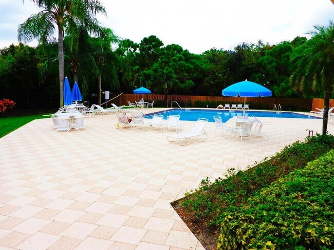 Foto del edificio - 3355 Jaywood Terrace