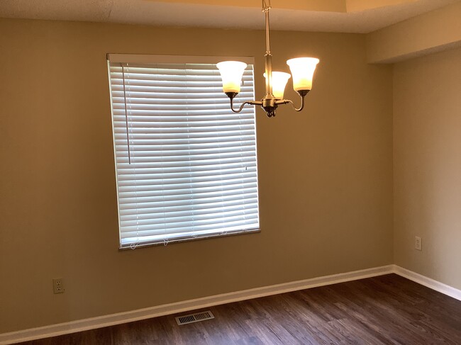 Building Photo - 848 Hunters Glen Drive