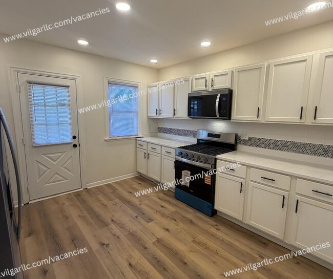 Foto del edificio - Spacious 4-Bedroom • 2-Bathroom Single-Family Home