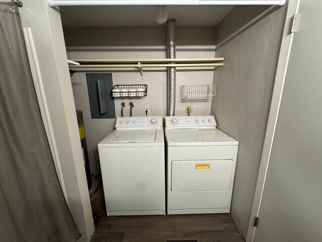 Foto del edificio - 505 Simon Dr