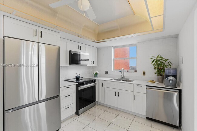Building Photo - 1351 NE Miami Gardens Dr