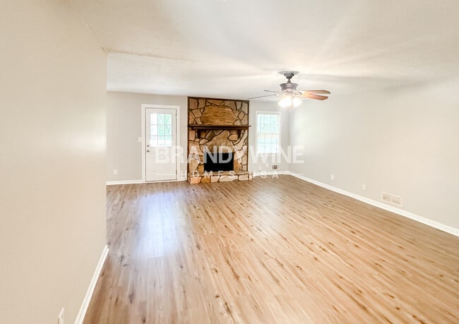 Building Photo - 5756 Ivywood Dr