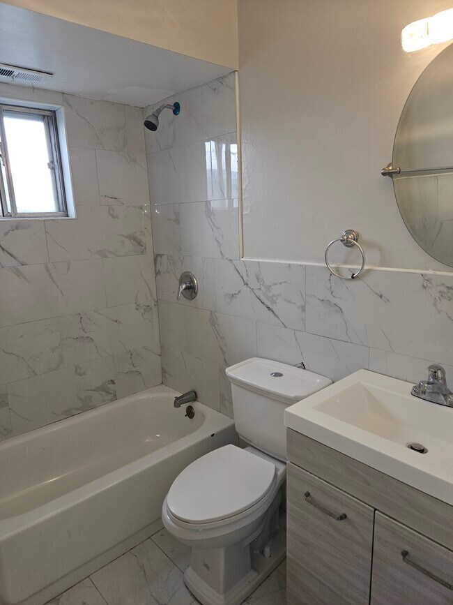 Foto del edificio - 1168 E 72nd St