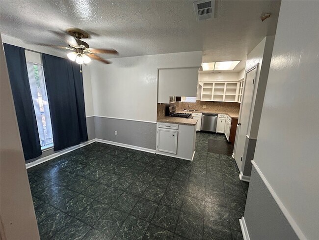Foto del edificio - 132 Red Oak Ln