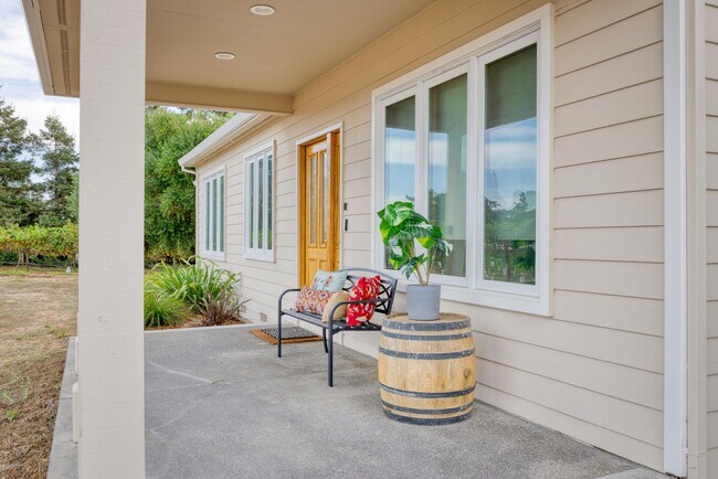 Foto del edificio - Wine Country Living! Spacious 4 bedroom 2....