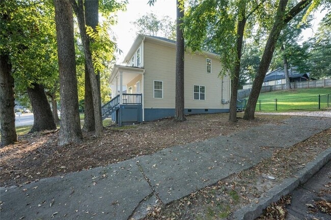 Foto del edificio - 1331 Memorial Dr SE