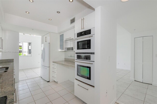 Foto del edificio - 50 Ocean Ln Dr