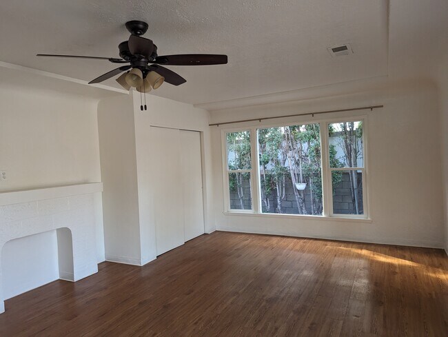 Building Photo - 3297 Buena Vista Ave