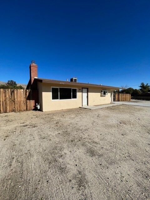 Building Photo - 49392 Senilis Ave