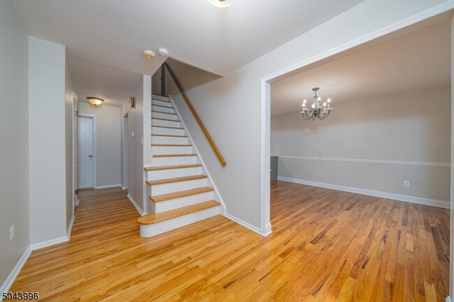 Foto del edificio - 40 Robin Hood Ln