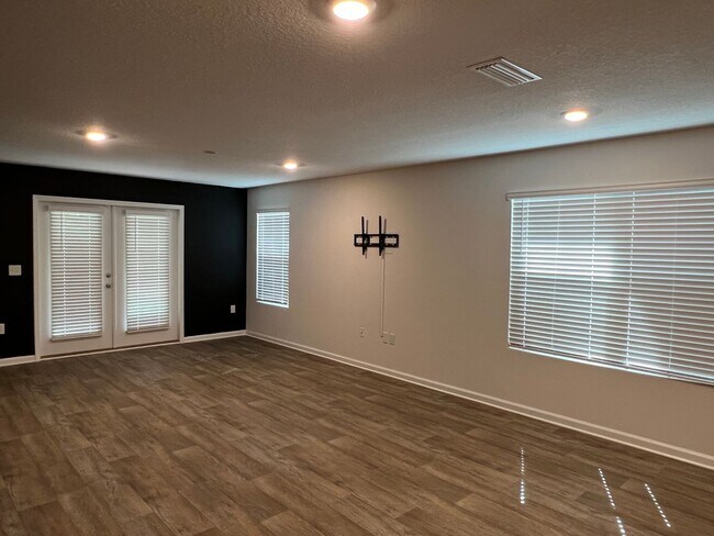 Building Photo - Charming 3 Bedroom in North Pensacola