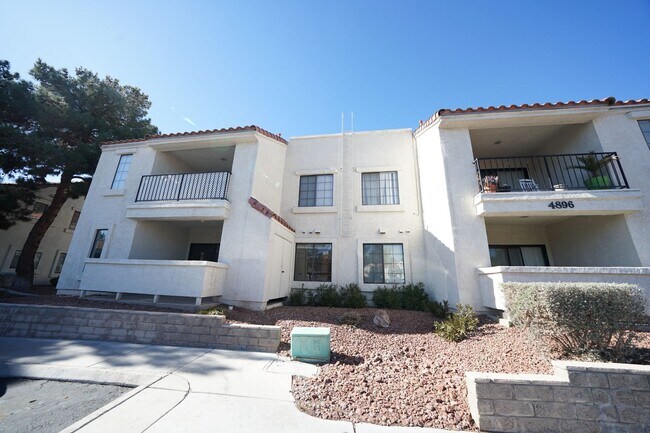 Building Photo - SHOWINGS AVAILABLE NOW