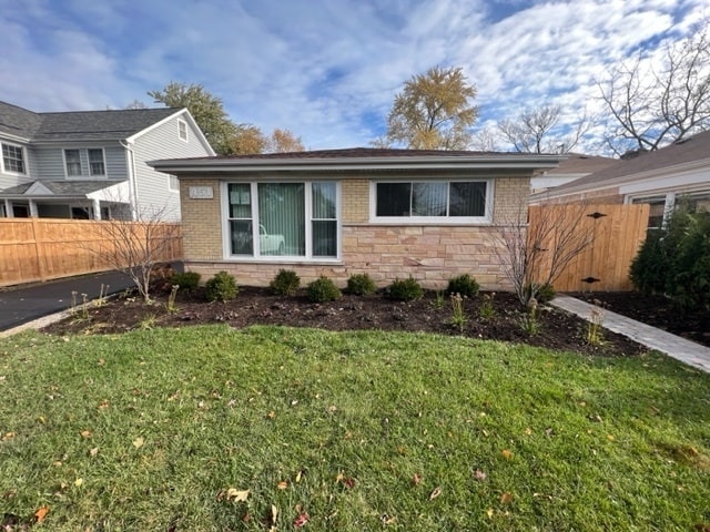 Foto del edificio - 451 Green Bay Rd