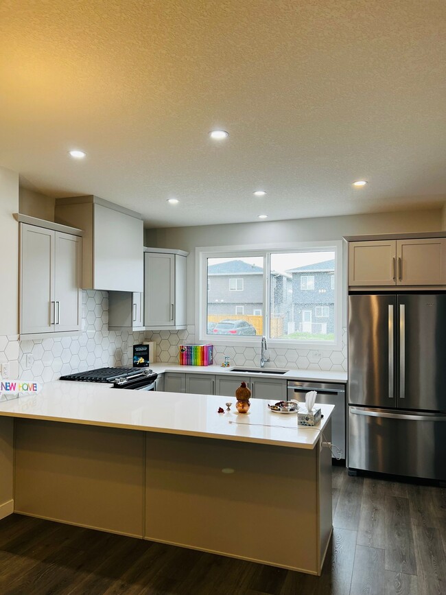 Photo du bâtiment - 538 Corner Meadows Way NE