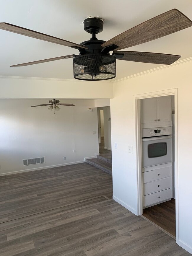 Building Photo - 3 Bedroom 2 Bath Home