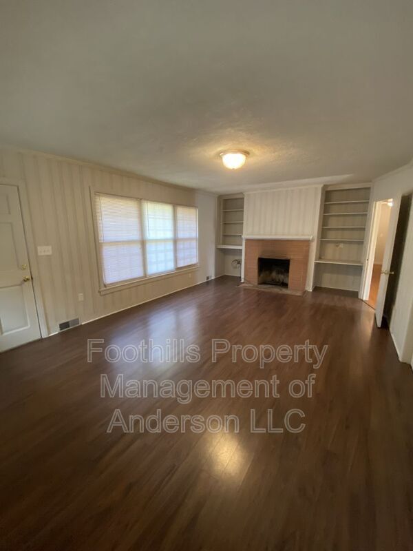 Foto del edificio - 401 Shannon Way
