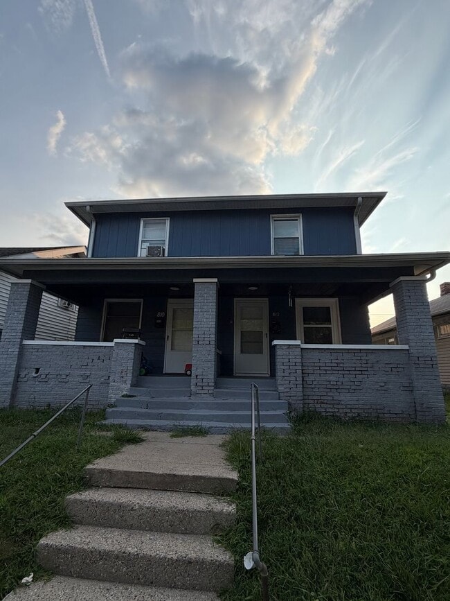Photo - 810 N Dearborn St Apartment
