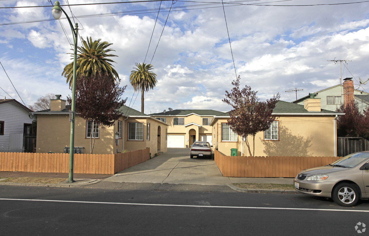 Primary Photo - 425-431 Santa Clara Ave