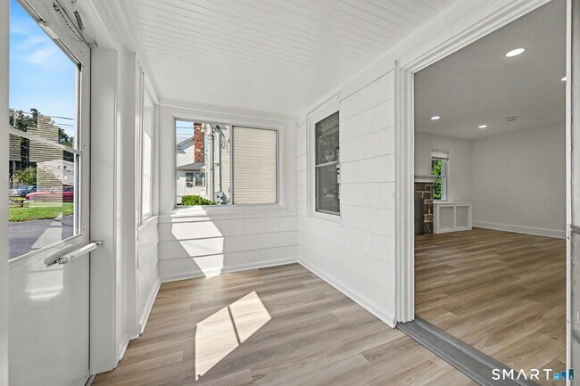 Building Photo - 15 Whitmore Ln